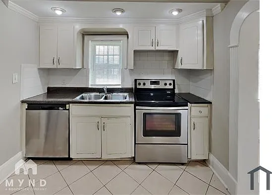 1337 S Hairston Rd — Photo 2