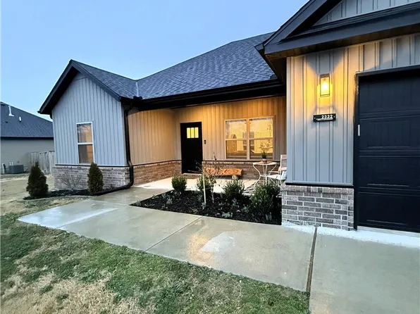 2332 John W Montgomery Cir, Pea Ridge, AR 72751