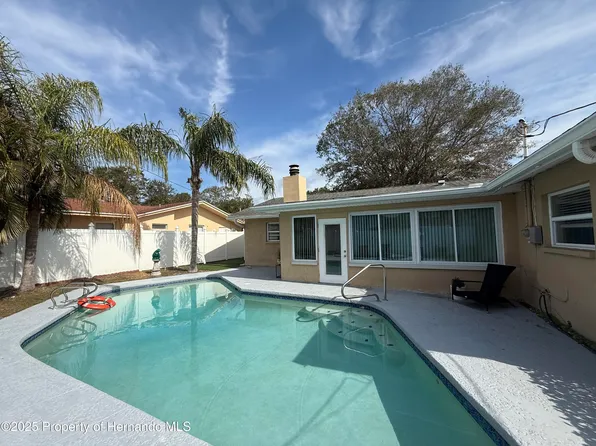 1878 Paradise Ln, Clearwater, FL 33756