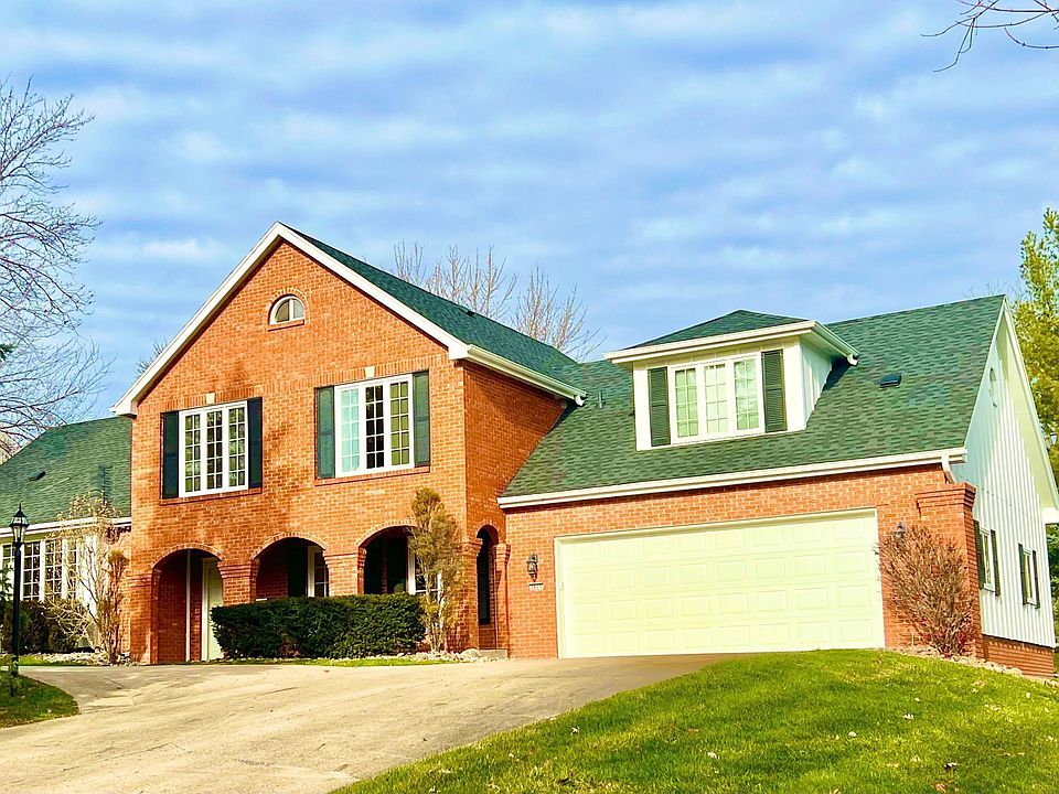 Tons of curb appeal on a beautiful cul-de-sac.