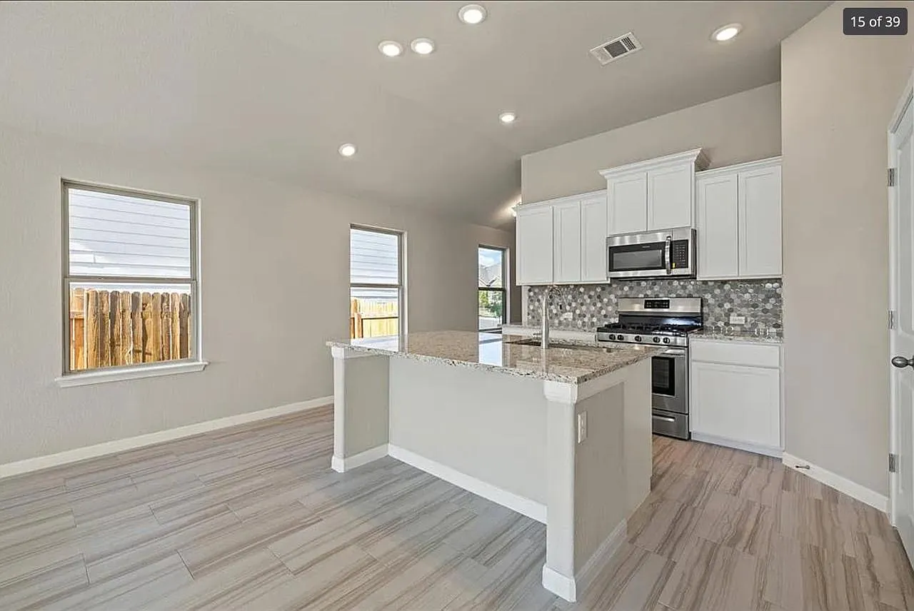 3 bed, 1717 sqft, $2,095 — Photo 2