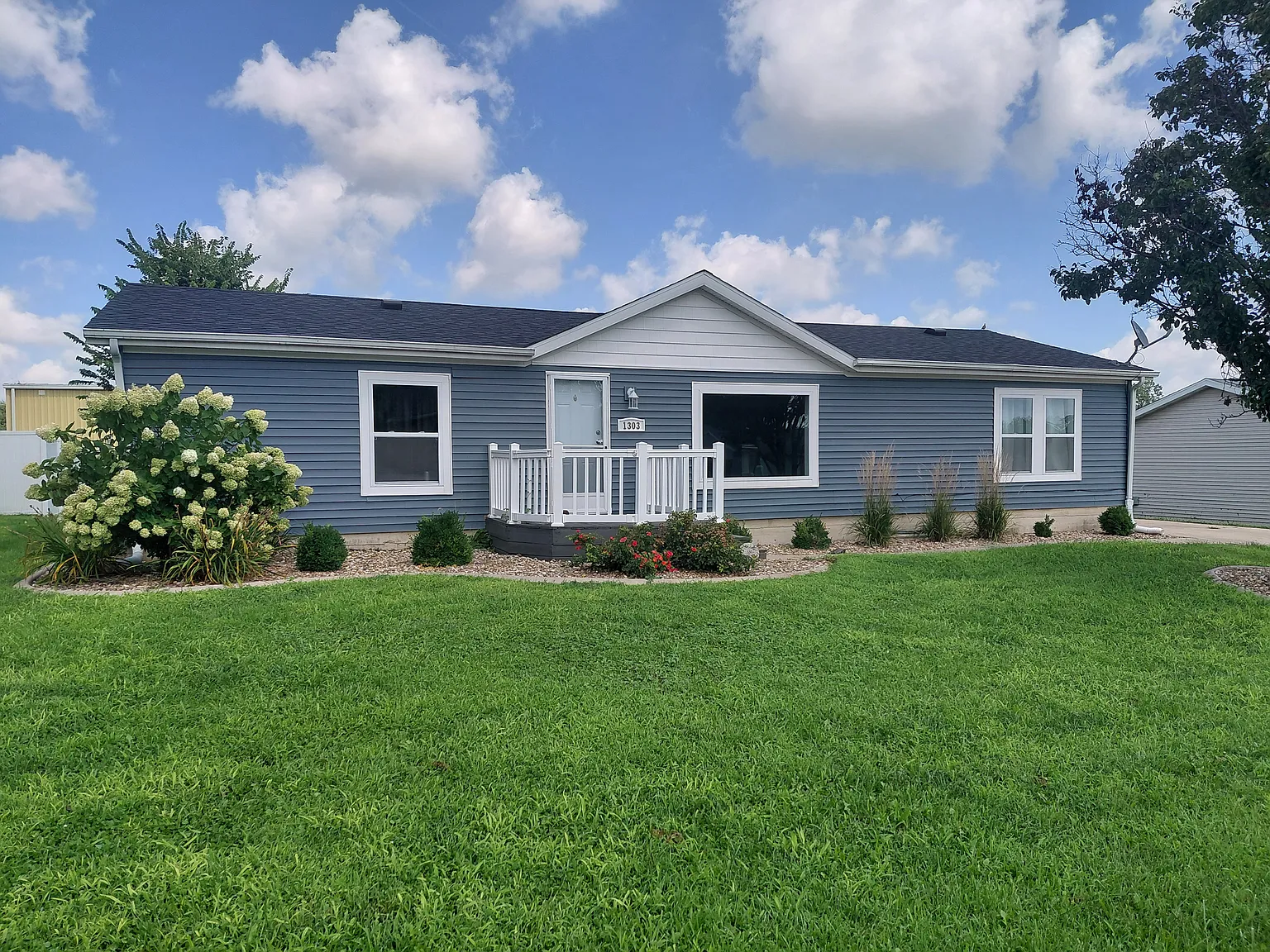3 bed, 1352 sqft, $1,400 — Photo 2