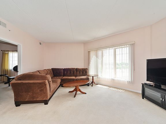 3rd image of 9670 Franklin Ave Unit 513