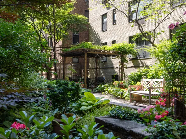 424 East 52nd Street image 13 of 16