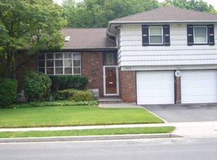 263 Hungry Harbor Rd, Valley Stream, NY 11581