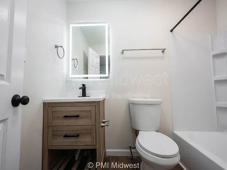 514 N Chester Ave — Photo 6