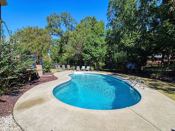 4th image of 260 Chancellors Park Ct
