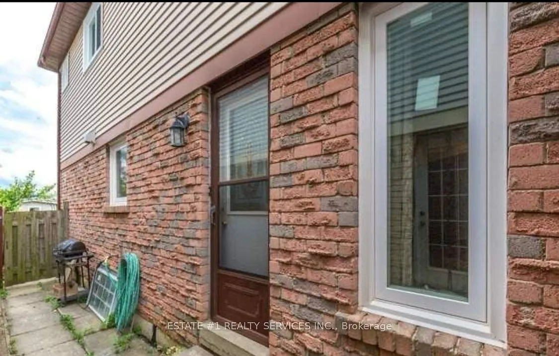 Building Photo - 36 Dafoe Cres E #BSMNT
