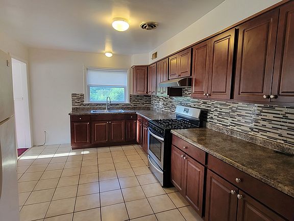 2nd image of 6542 N Hoyne Ave #2N