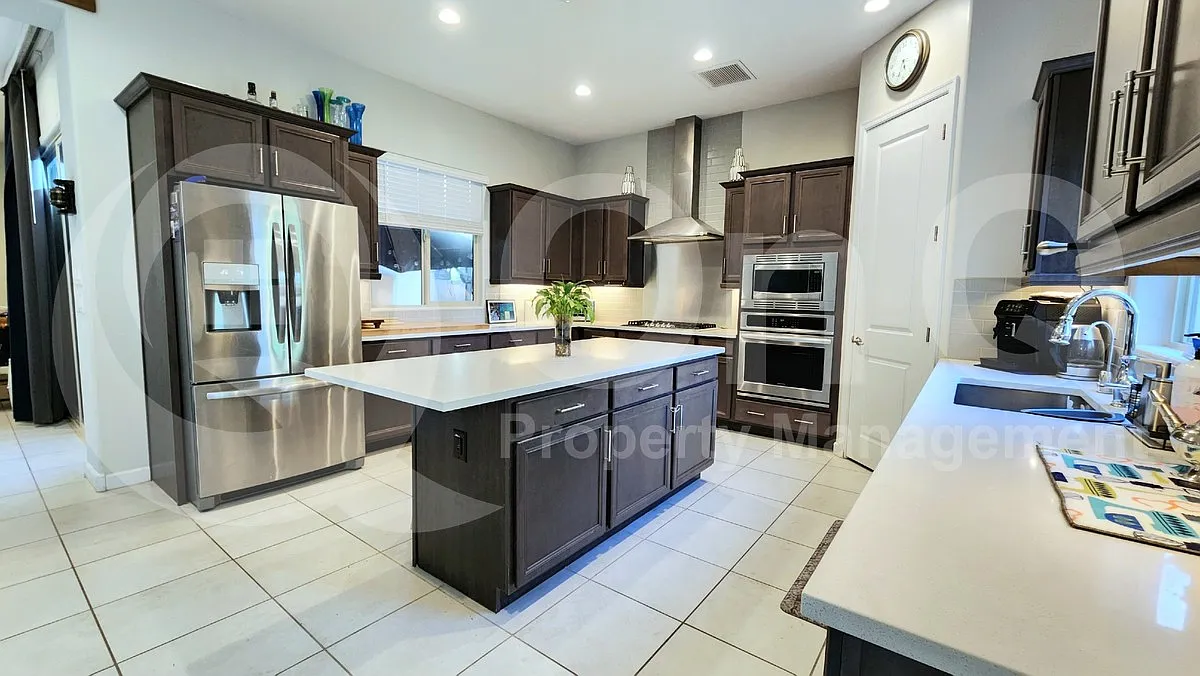 4 bed, 3.0 bath, 2007 sqft, $3,450 — Photo 2