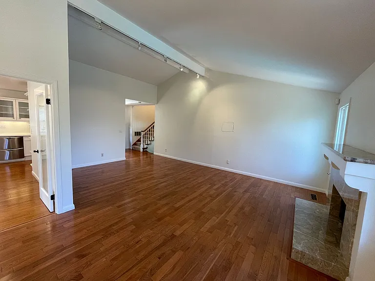 10434 Alicia Ct — Photo 5
