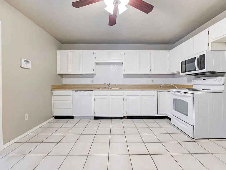 631 Welston Cir #631 — Photo 17