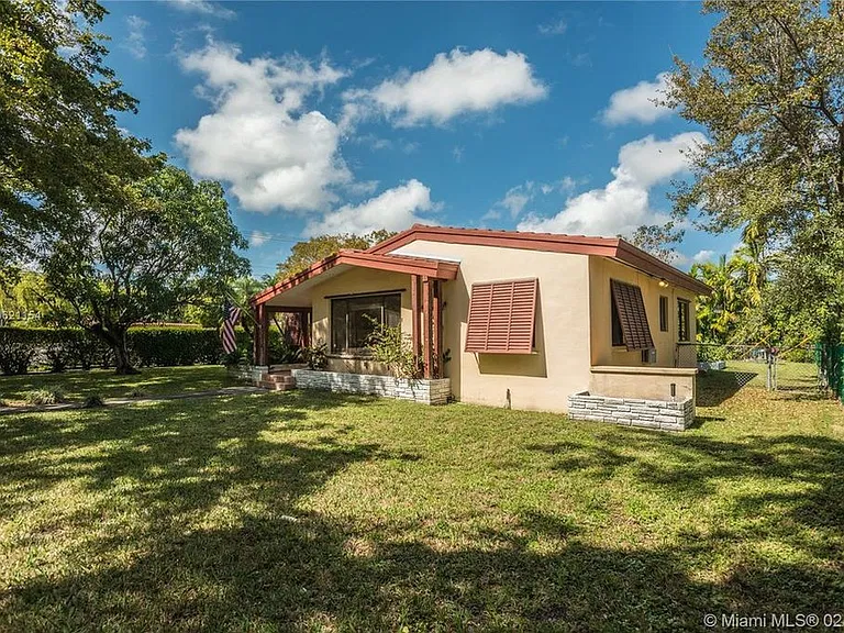 1545 Mantua Ave — Photo 16