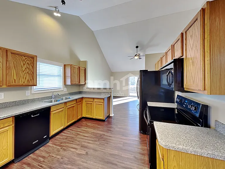 5469 Boucher Dr — Photo 3
