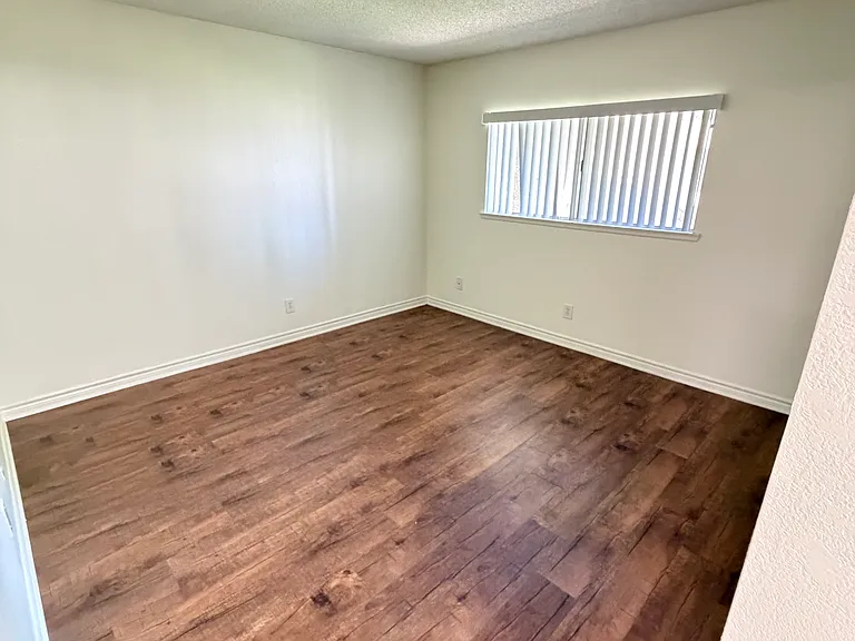 Rancho Vista Apartments — Photo 9