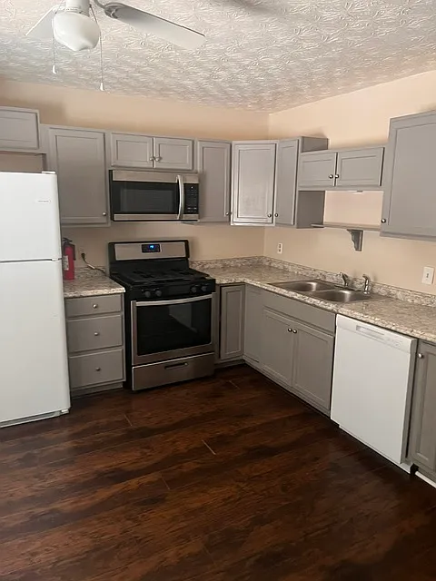 2 bed, 1012 sqft, $1,500 — Photo 2