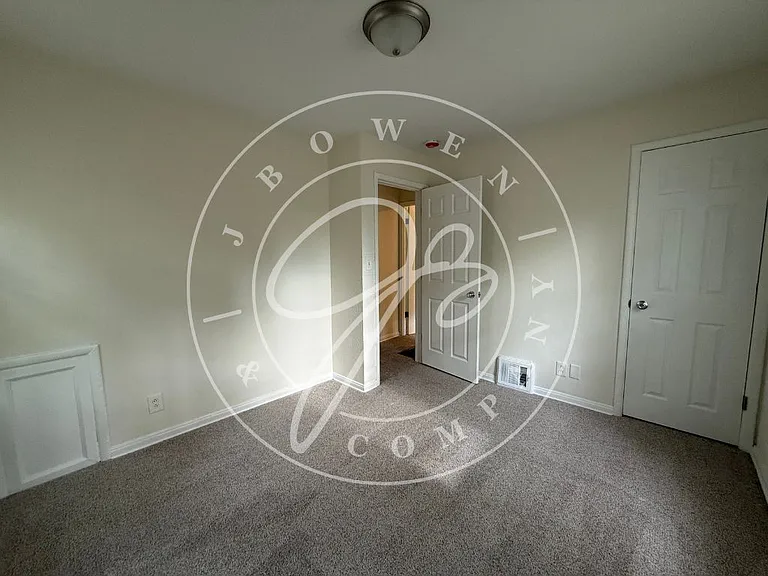 1014 Mackow Dr — Photo 7