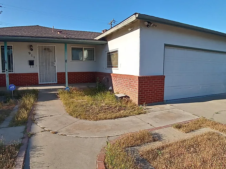911 Palomino St — Photo 43