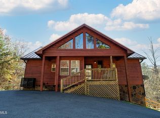 2577 Treehouse Ln, Sevierville, TN 37876
