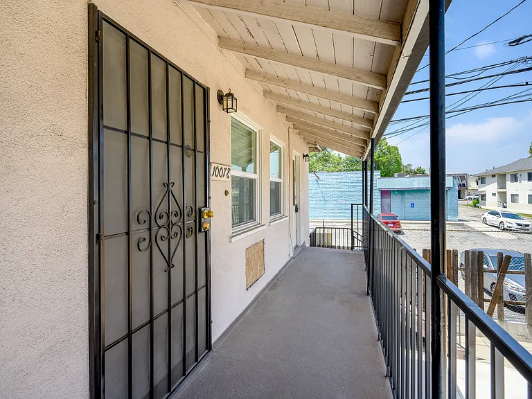 1009 W Angeleno Ave #202 — Photo 2