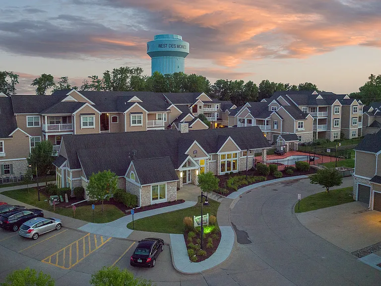 Mansions at Jordan Creek — Photo 22