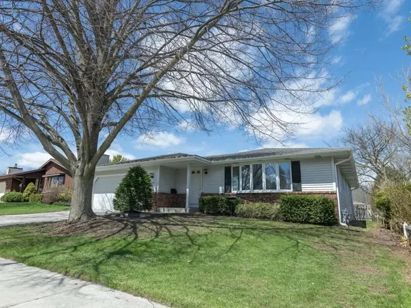 1816 Camelot BOULEVARD, Sheboygan, WI 53081