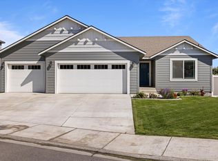 483 E 34th Ct, Kennewick, WA