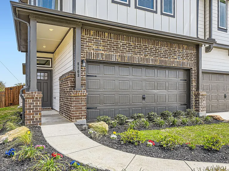 8119 Sawyer Dr — Photo 4