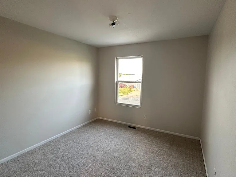1711 SW Valley View Ct — Photo 10