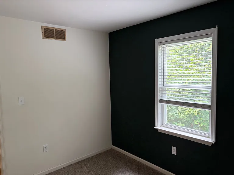 555 Upland St — Photo 31