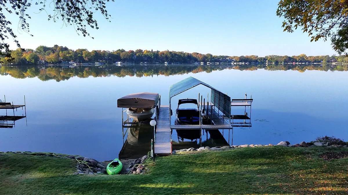 Large shoreline, PRIVATE DOCK AND BOAT SLIP - 1801 Resthaven Ln