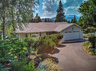 2205 Pine Grove Dr, Mount Shasta, CA 96067