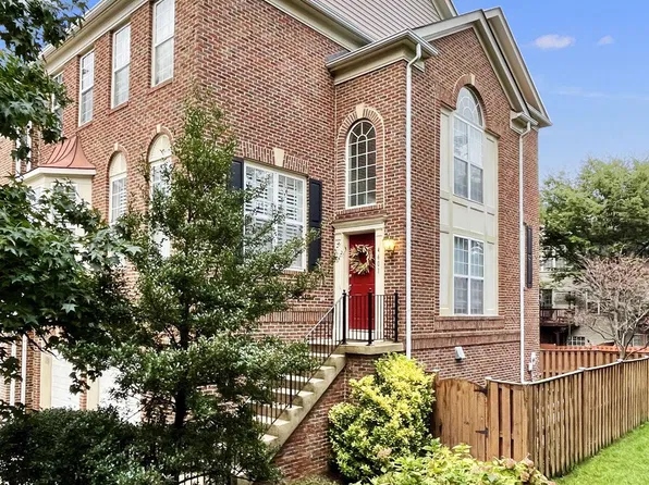 4601 Latrobe Pl, Alexandria, VA 22311