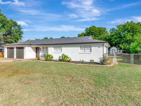 304 Arcadia St, Hurst, TX 76053