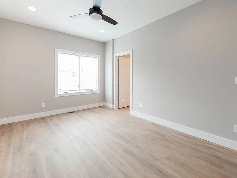 313 W 17th St — Photo 29