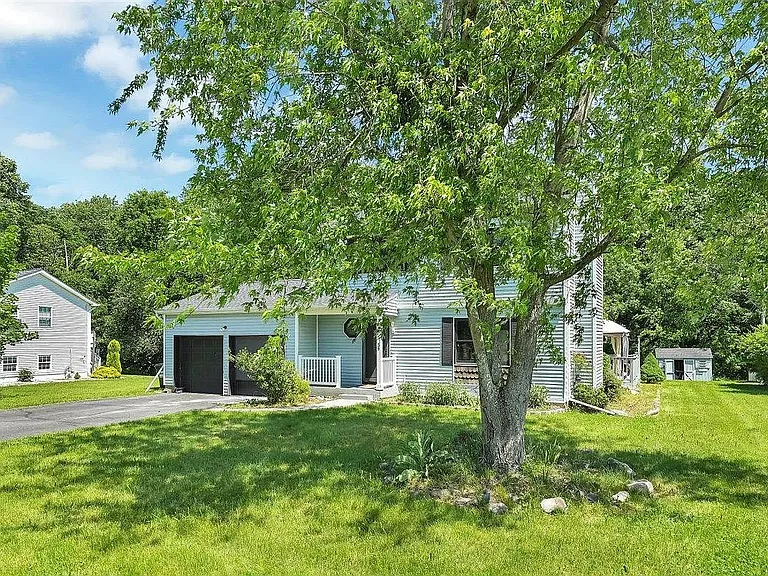 54 Capital Dr — Photo 3