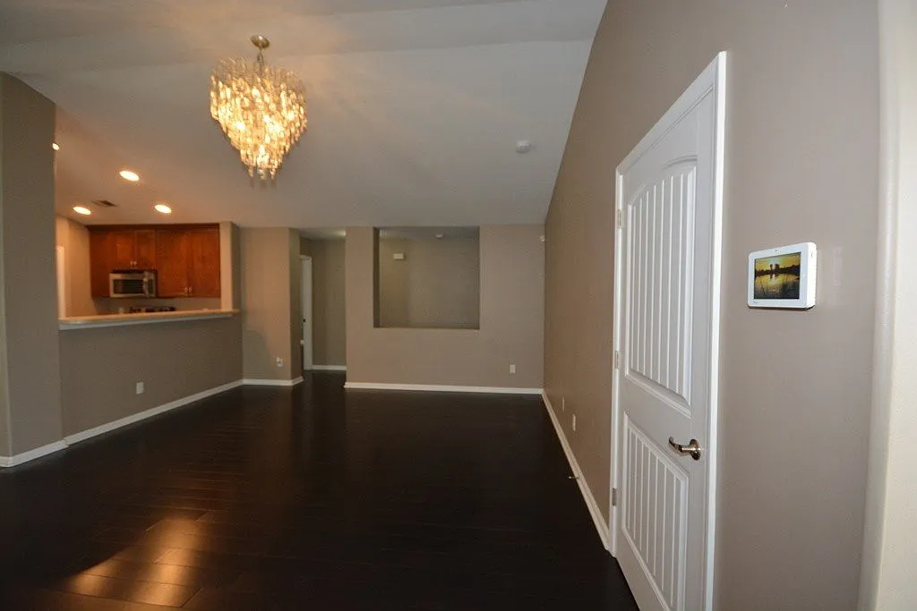3 bed, 2.0 bath, $2,000 — Photo 3