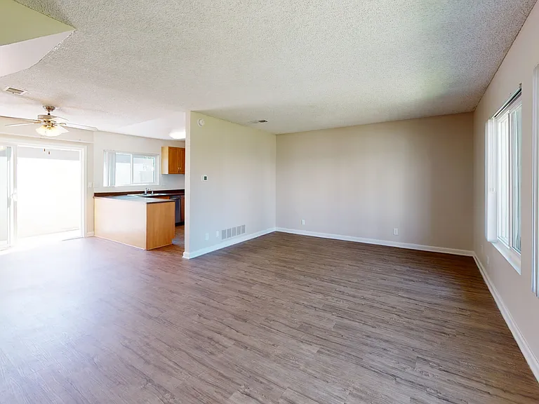 Huntington Vista — Photo 92