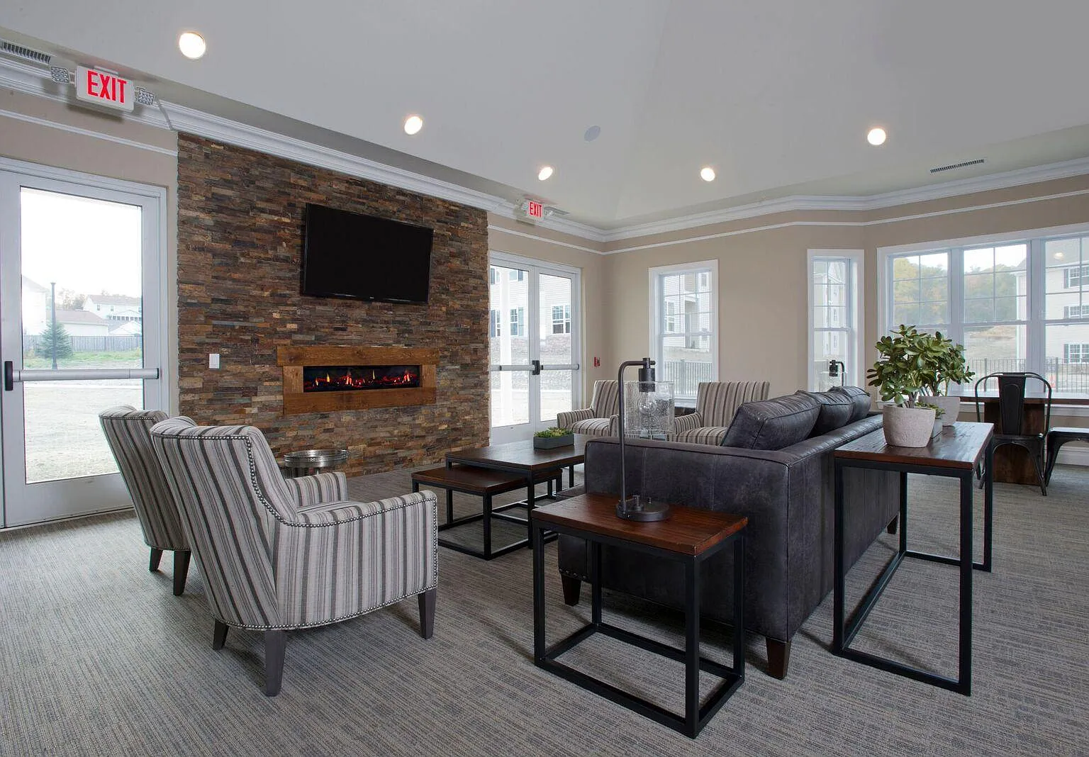 Summit Lane Luxury Apartments — Photo 3