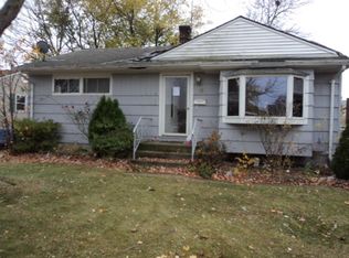 18 Schuyler Dr, Edison, NJ 08817