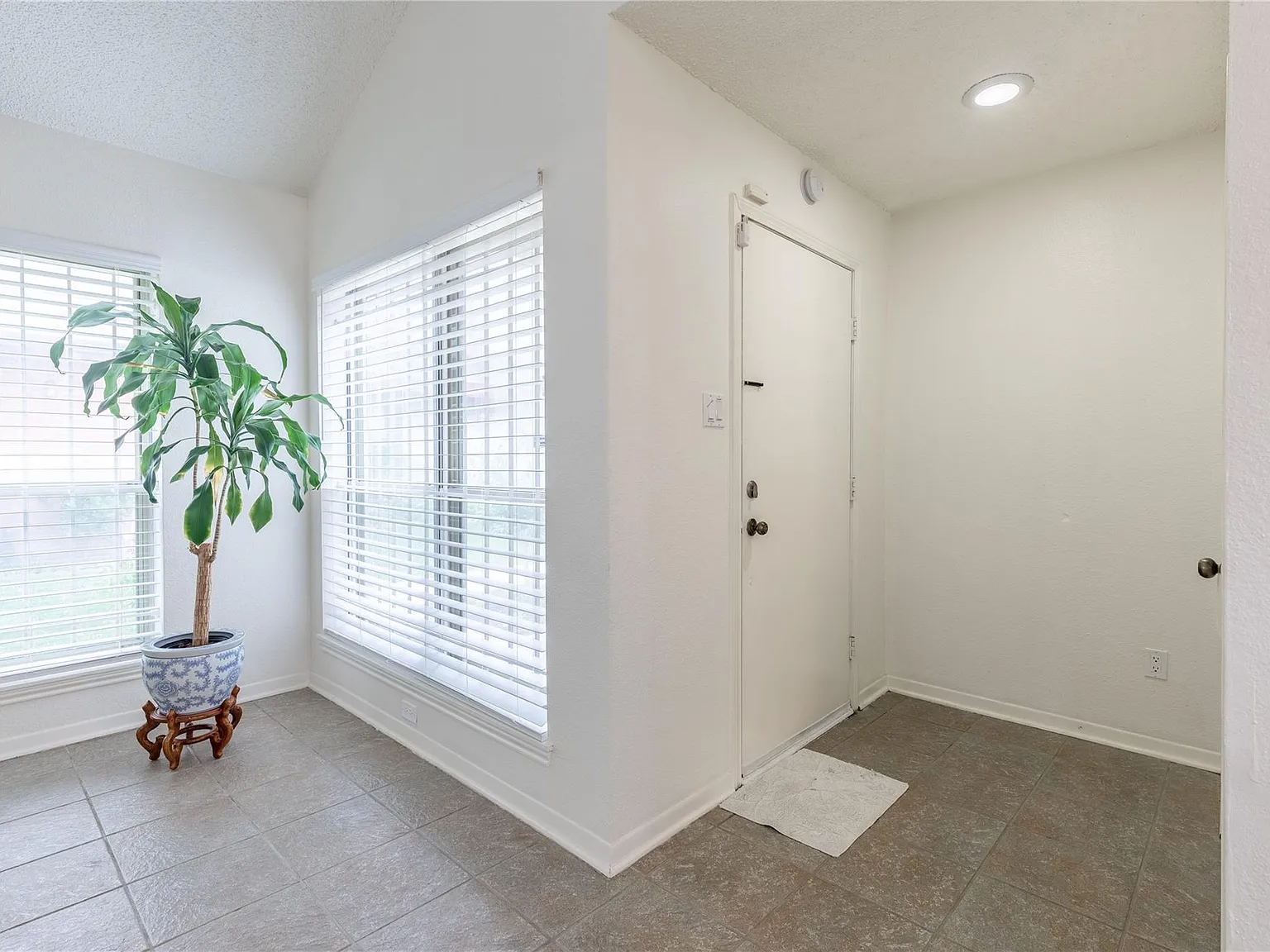 2 bed, 2.0 bath, 1683 sqft, $1,700 — Photo 3