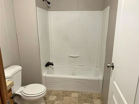 5th image of 823 Audrey Ave