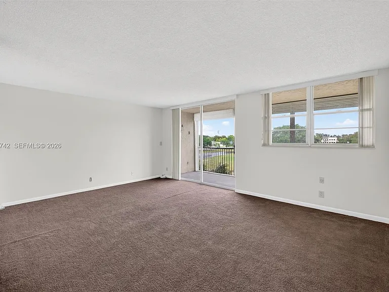 3100 W Rolling Hills Cir #303 — Photo 3
