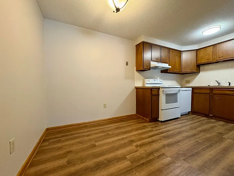 Camelot Village Apartments — Photo 17