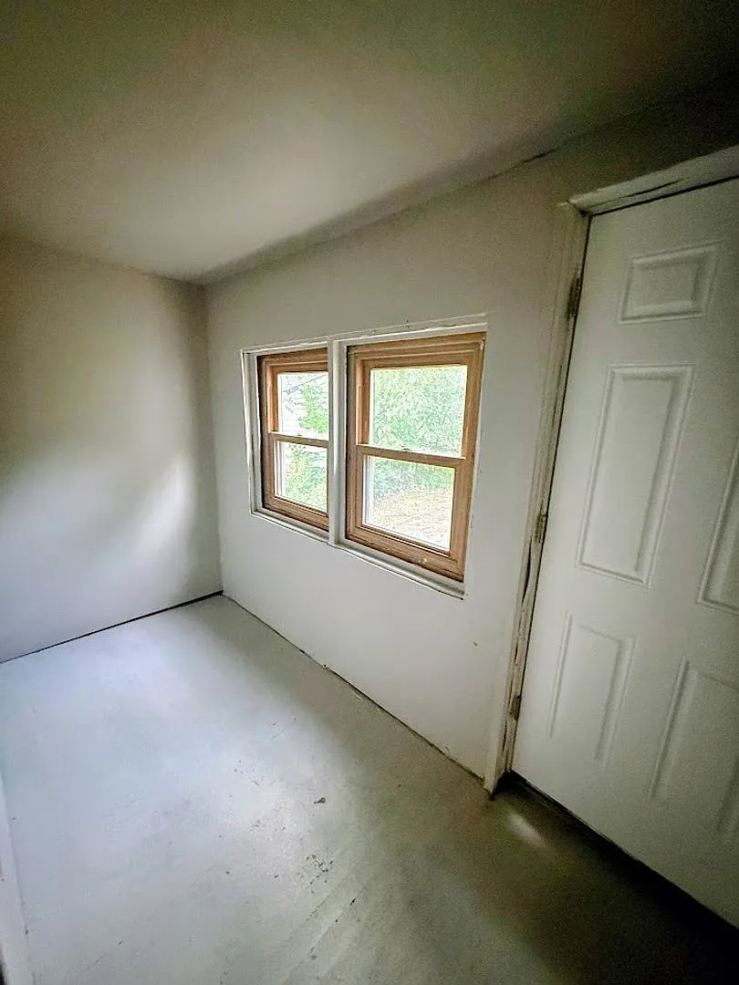 3 Bedroom 1 Bathroom single family Home for Rent — Photo 2