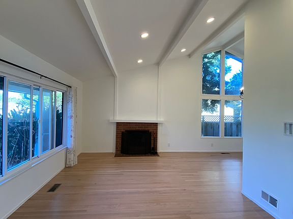 5th image of 1086 Robbia Dr