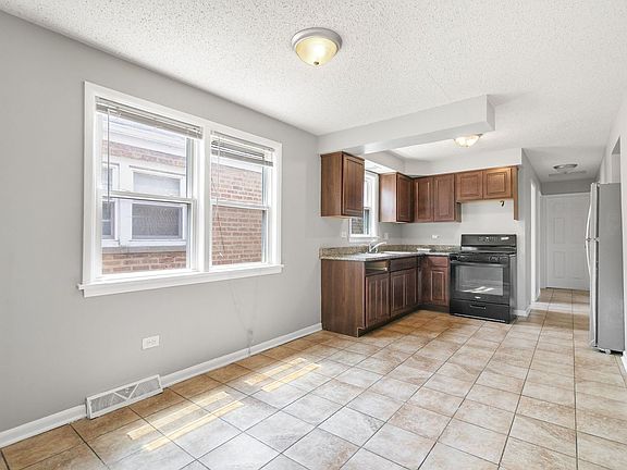3rd image of 7216 S Central Park Ave