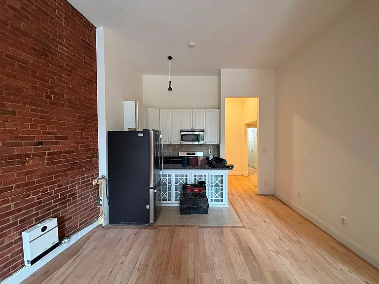 307 E 37th St #S — Photo 3