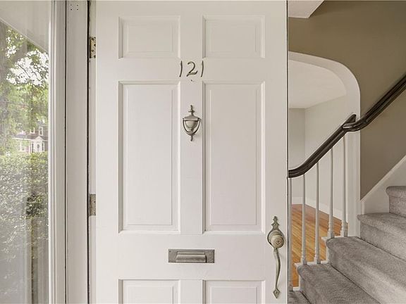 4th image of 121 Prospect St