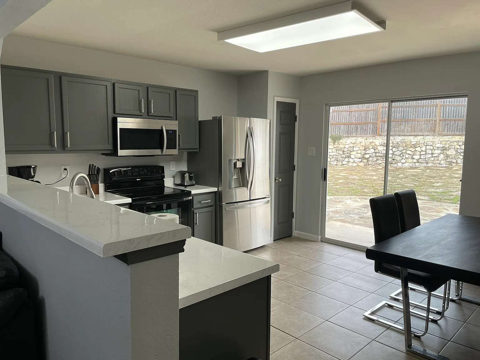 3 bed, 1196 sqft, $3,900 — Photo 2